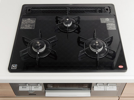Kitchen.  [Multi-functional stove] Equipped with a temperature sensor to all burner. Rice and fried adjustment, Kettle, Forgetting to turn off prevention, Scorching fire, Grill anhydrous both sides grilled, etc., Stove is equipped with smart features.