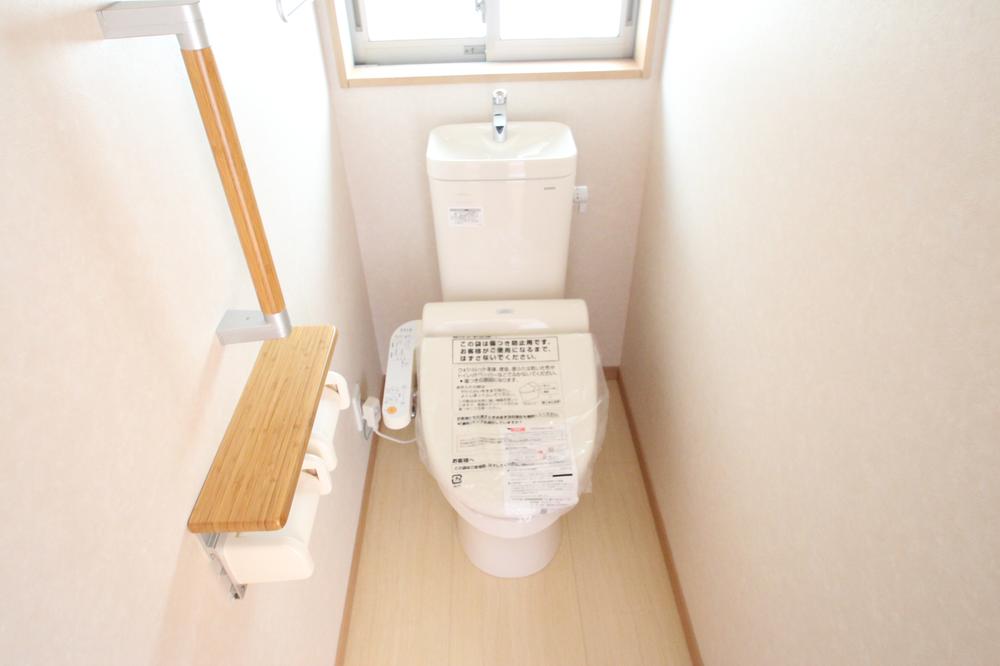Toilet. 1F ・ 2F are both with bidet.