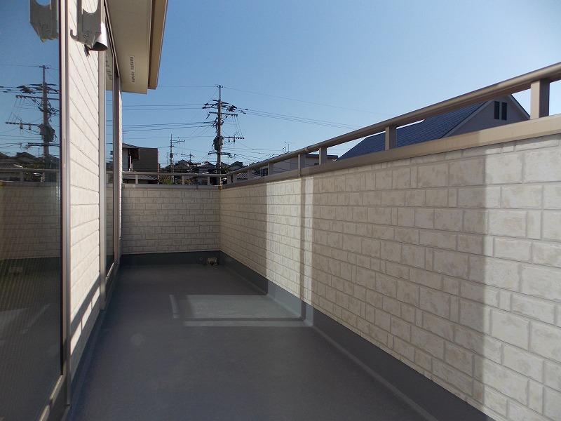 Balcony. width ・ Since the depth both wide, The dried laundry and futon is wide enough (^ _ ^) v The wife is happy space (^_^) /