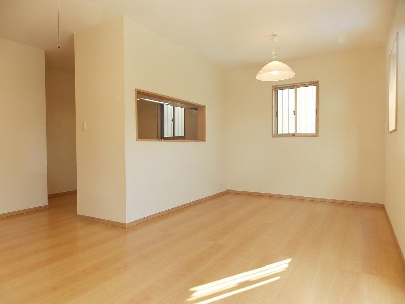 Living. Since LDK is long from east to west, Plug is a wide range of positive from the south, (^_^) We become a bright day LDK from morning to evening /  ◆ It becomes the same specification photo ◆