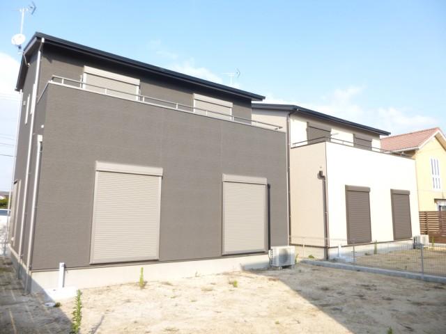 Compartment figure. It comes with shutters on the windows