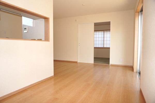 Same specifications photos (living). (1 Building) same specification