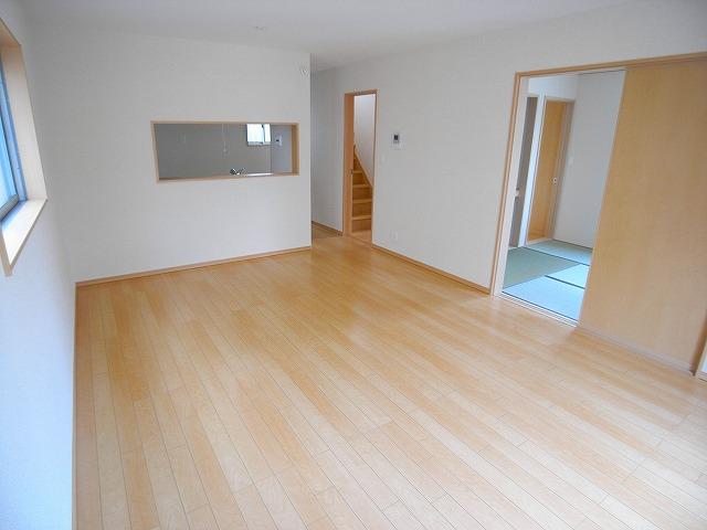 Same specifications photos (living)