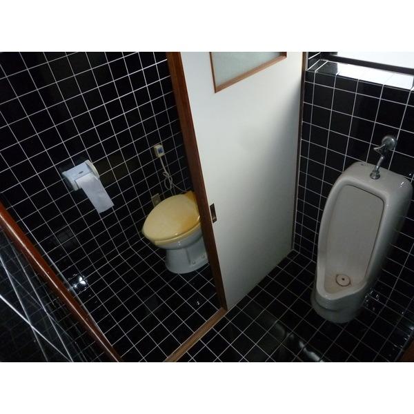 Toilet. 2F toilet