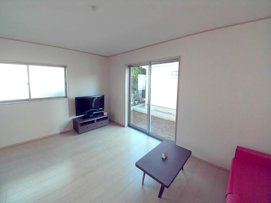 Living. Was building completed. Such as the actual image from per yang, We have to wait all the time so you can see directly.