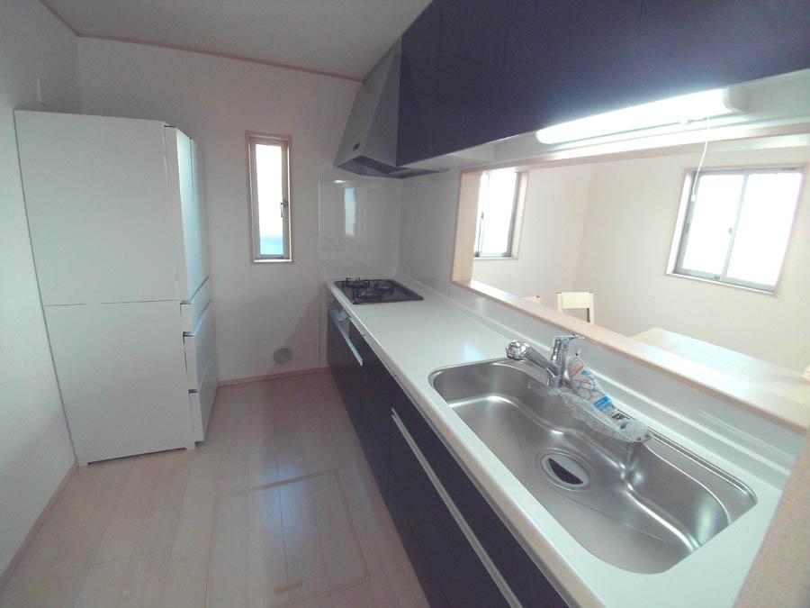 Kitchen. Was building completed. Such as the actual image from per yang, We have to wait all the time so you can see directly.