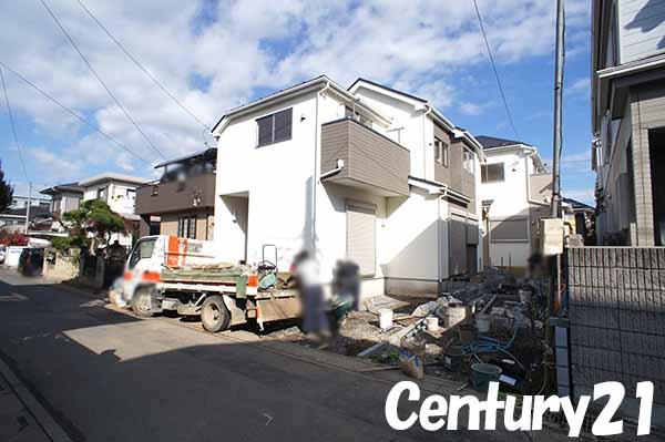 Local photos, including front road. 11 / 26 shooting