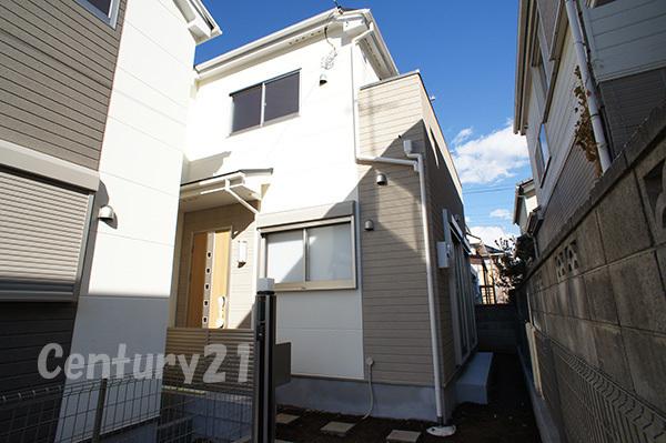 Local appearance photo. Building 2