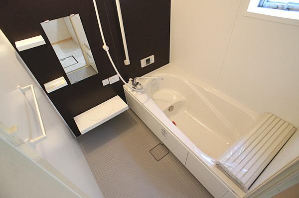 Bathroom. Building 2