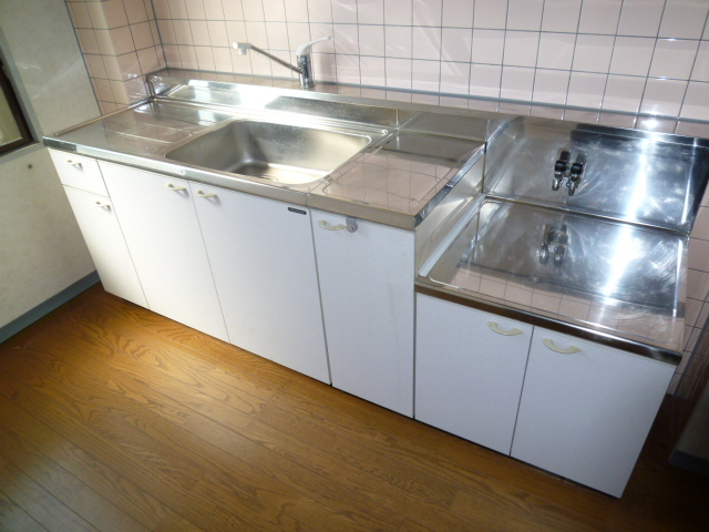 Kitchen. It is also happy to cuisine in Wanreba faucet!