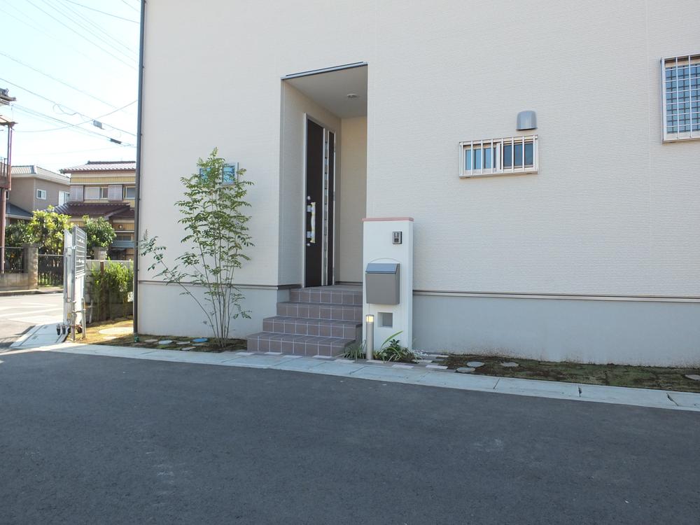 Building plan example (exterior photos). Building plan example (A No. land) Building price 28,900,000 yen, Building area 101.02 sq m