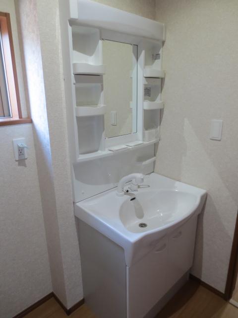 Wash basin, toilet. Indoor (11 May 2013) Shooting