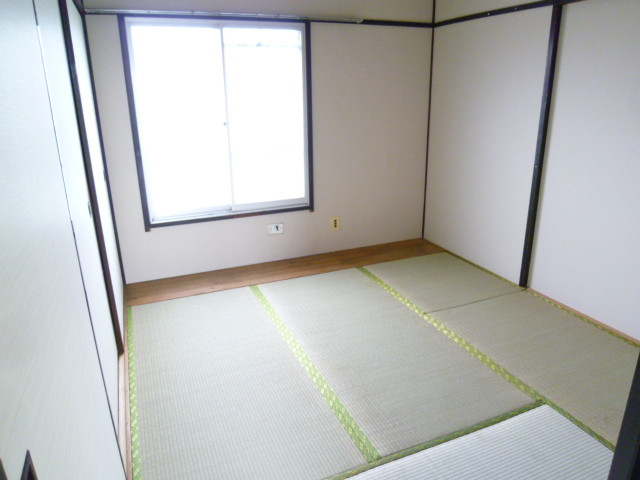 Other room space. 4.5 Pledge is a Japanese-style room