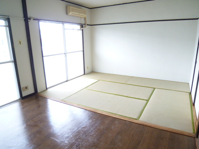 Living and room. South Japanese-style, Recommended to use by connecting with DK