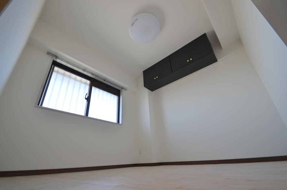 Non-living room. Local (12 May 2013) Shooting