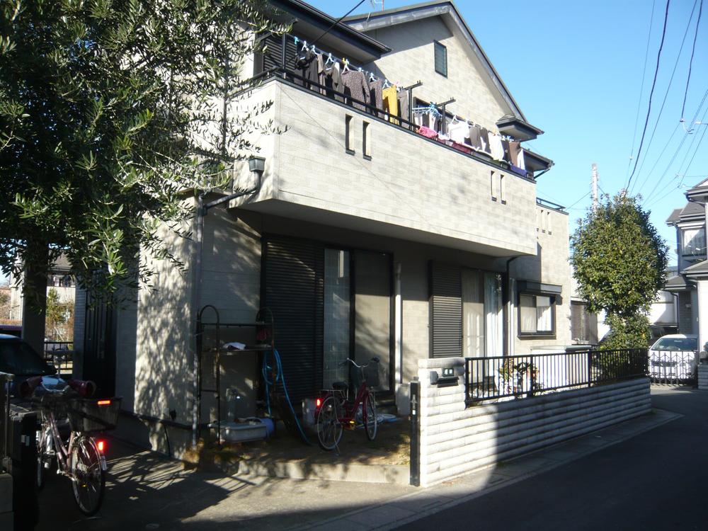 Local photos, including front road. ■ Southern side is the road!