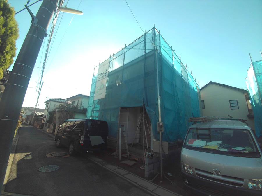 Local photos, including front road. We offer the same use the finished model house of this property. Please feel free to contact us.