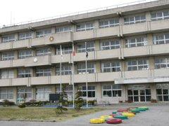 Primary school. Kamitaira to North Elementary School 1300m