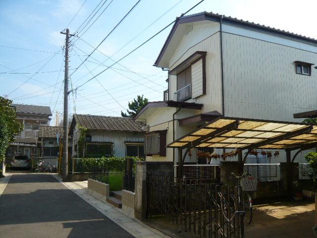Local appearance photo. A quiet residential area