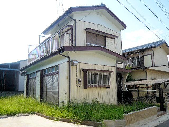 Local appearance photo. The garden is also wide!