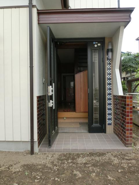 Entrance. Local (September 2013) Shooting