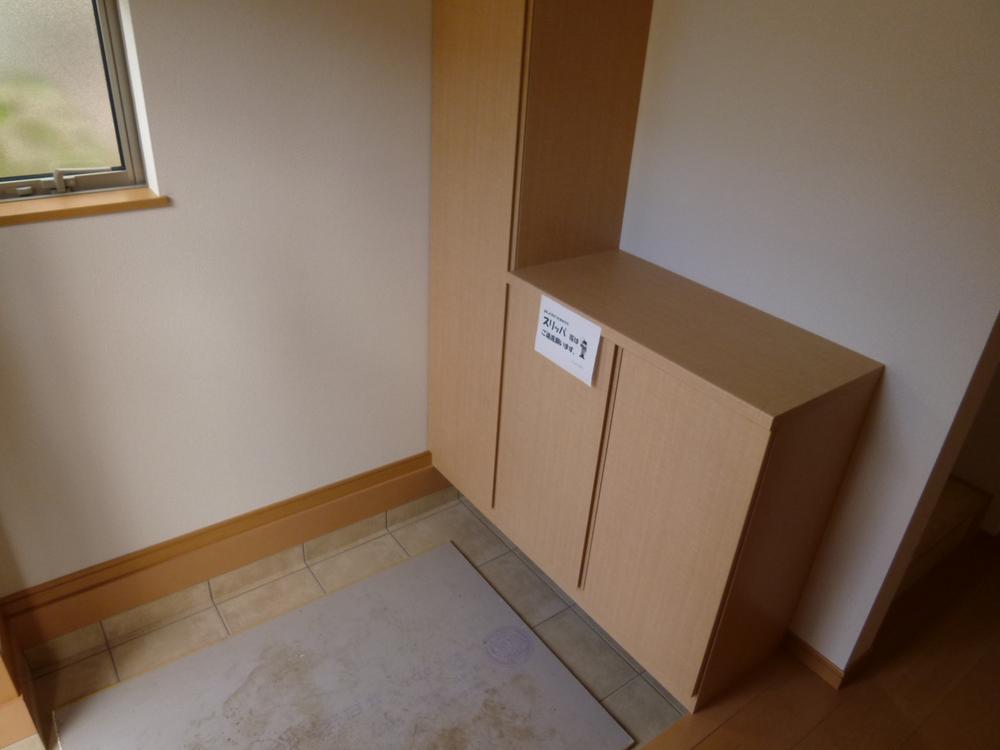 Entrance. Local (11 May 2013) Shooting