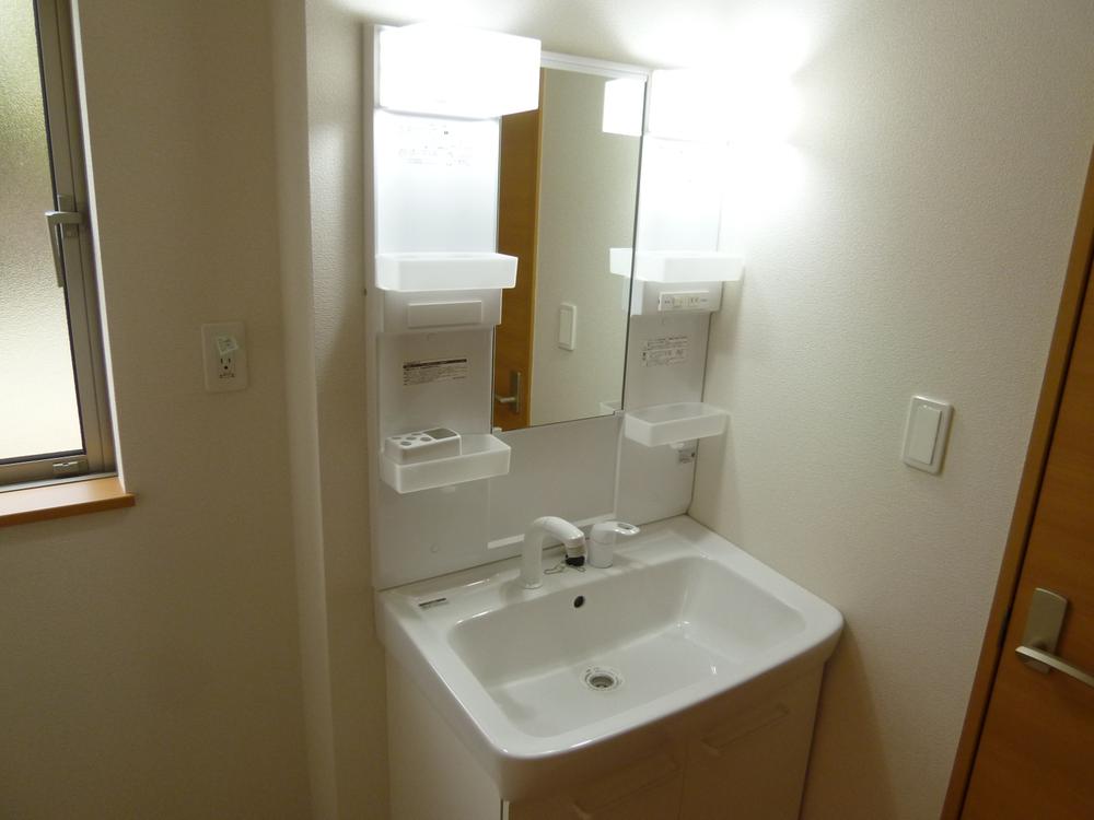 Wash basin, toilet. Indoor (11 May 2013) Shooting