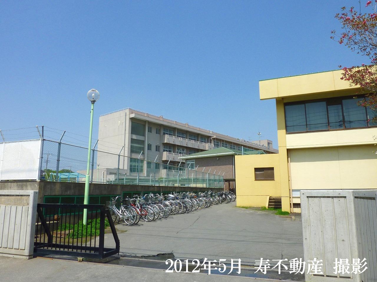Junior high school. 236m to Ageo City Oishi junior high school (junior high school)
