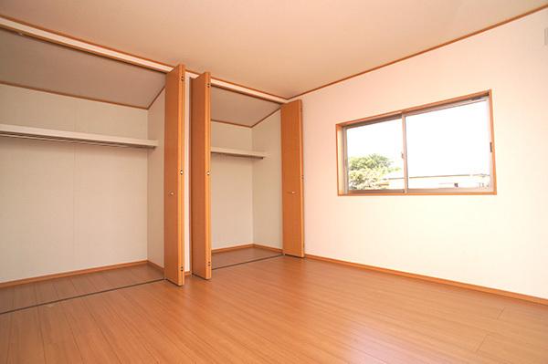 Non-living room. 1 Building