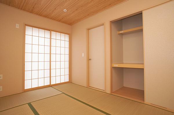 Non-living room. 1 Building