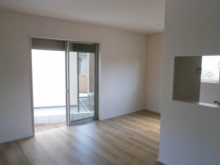 Living.  Was building completed. Such as the actual image from per yang, We have to wait all the time so you can see directly. 