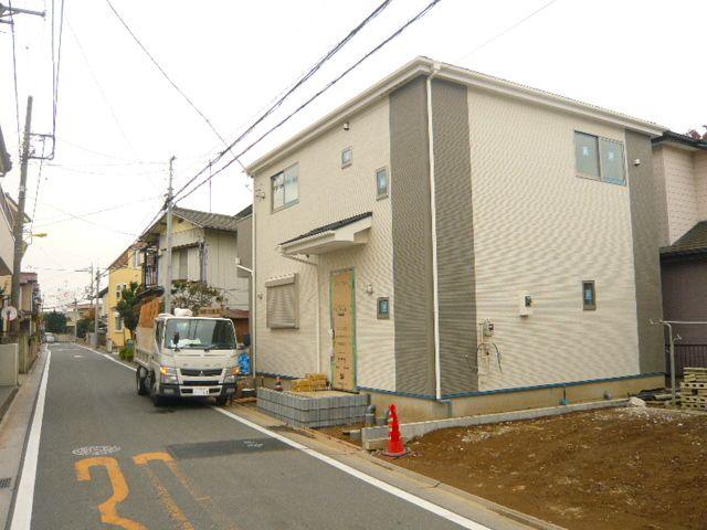 Local photos, including front road. 11 / 25 shooting Ageo Station 20 minute walk of a quiet residential area