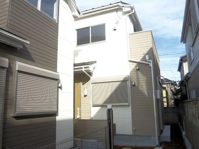 Local appearance photo. Building 2 It was completed