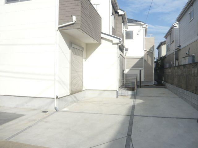 Parking lot. Parking two Allowed