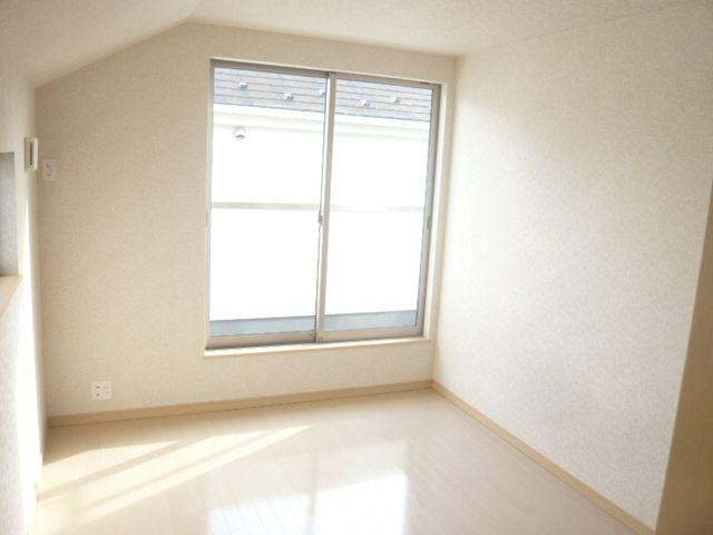 Non-living room. Second floor 6 Pledge