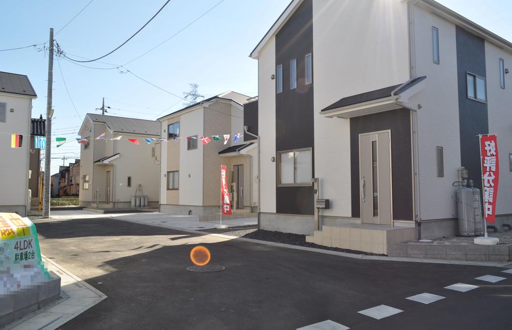 Local photos, including front road. Local (11 May 2013) Shooting