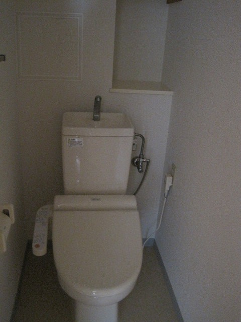Toilet. Uosshuretto