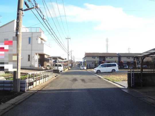 Local photos, including front road. Frontal road