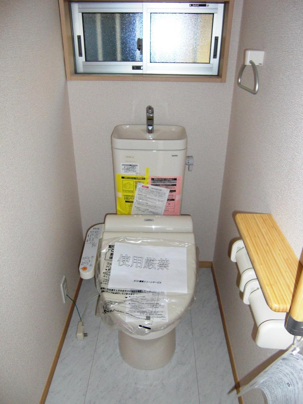 Toilet. Indoor (11 May 2013) Shooting