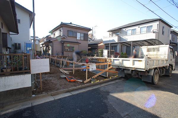 Local photos, including front road. Local (12 May 2013) Shooting