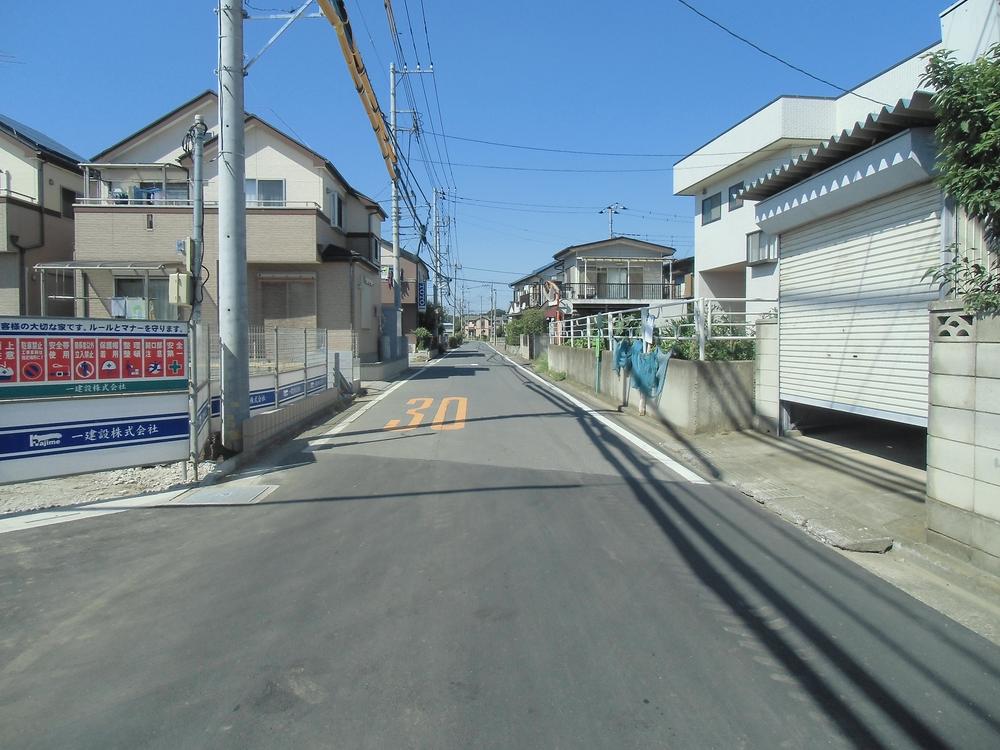 Local photos, including front road. It is very quiet streets ・  ・  ・ . 