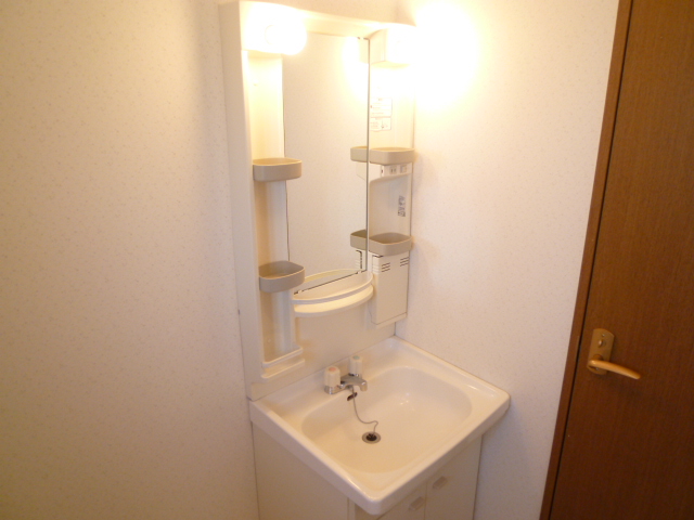 Washroom. Independent wash basin! Also easy to ventilation then the window is also there to! !