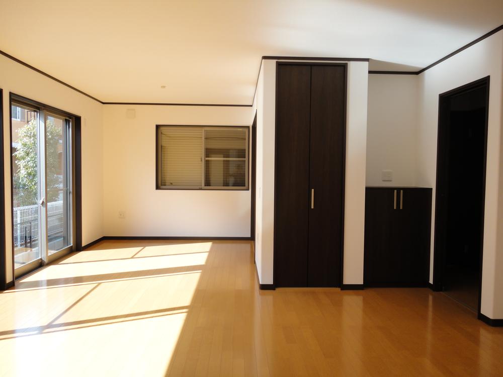 Same specifications photos (living)