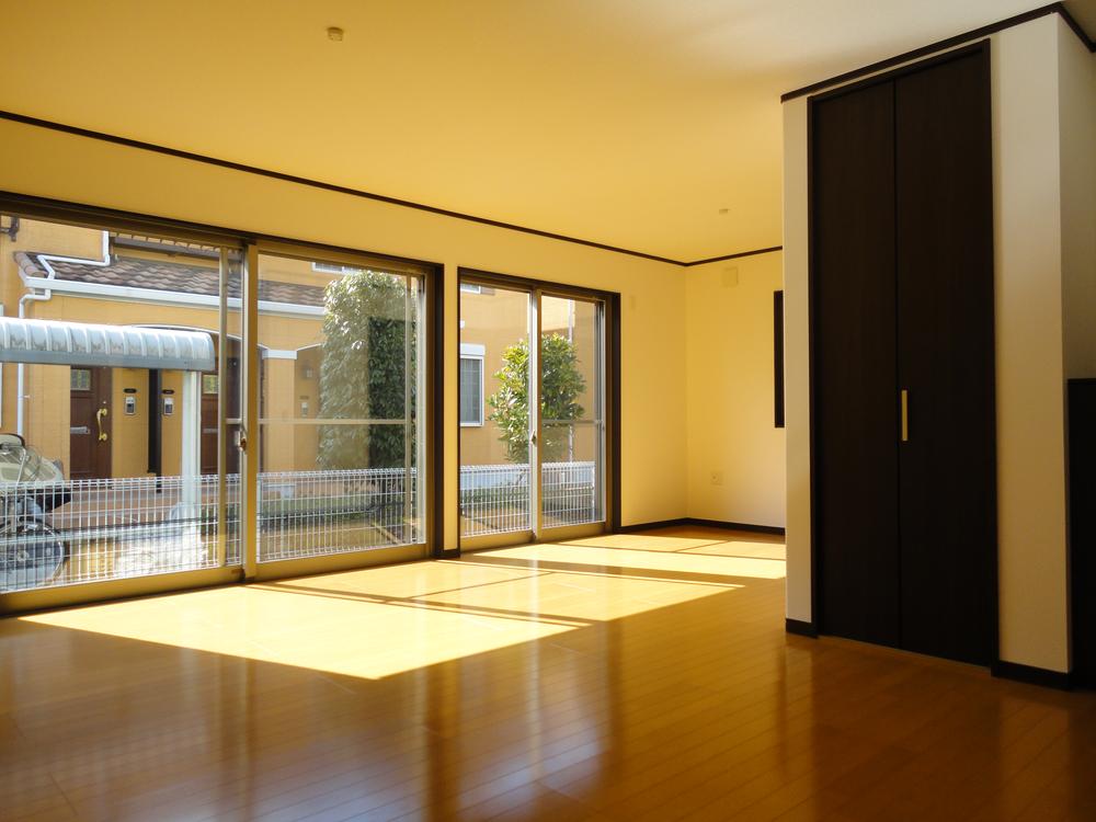 Same specifications photos (living)