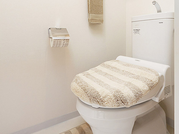 Bathing-wash room.  [Washlet toilet] Water-saving ・ Equipped with a toilet with hot water cleaning function which was also consideration to a power-saving. Heating toilet seat, Also substantial comfortable performance such as deodorizing function.