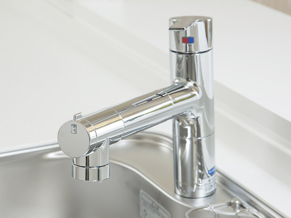 Kitchen.  [Built-in water purifier with mixing faucet] Integrated water purifier and single lever mixing faucet. You can use plenty of you a clean and delicious water.