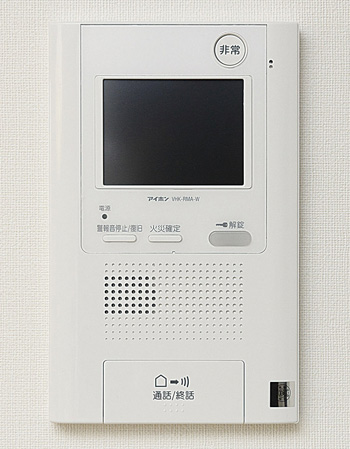 Security.  [Auto-lock system with a TV monitor to shut out a suspicious person in advance] In a TV monitor of each dwelling unit, Check the visitor who is in the entrance hall. It is safe because it unlocked from the check with the video and audio. (Same specifications)