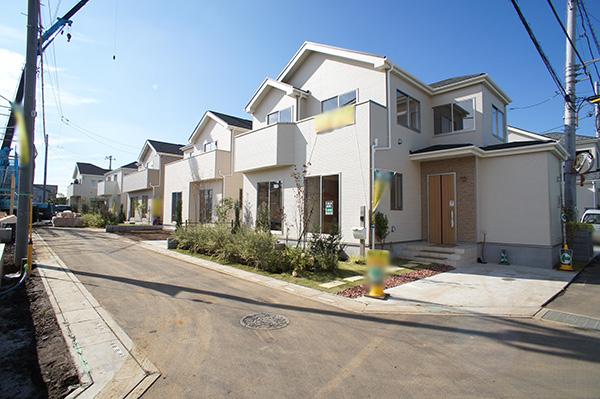 Local photos, including front road. Local (10 May 2013) Shooting