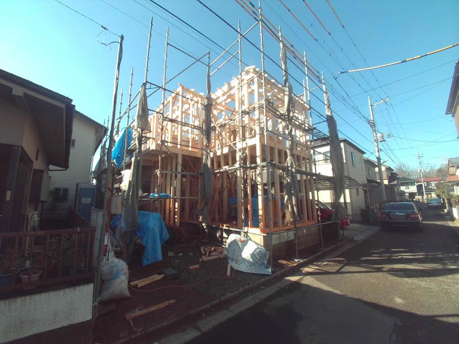 Local photos, including front road. We offer the same use the finished model house of this property. Please feel free to contact us. 