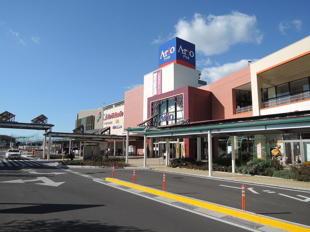 Shopping centre. 1300m until the commercial complex Ario